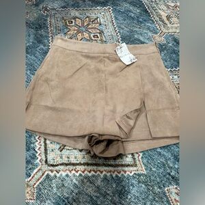 Hem & Thread Tan Women's Skorts
